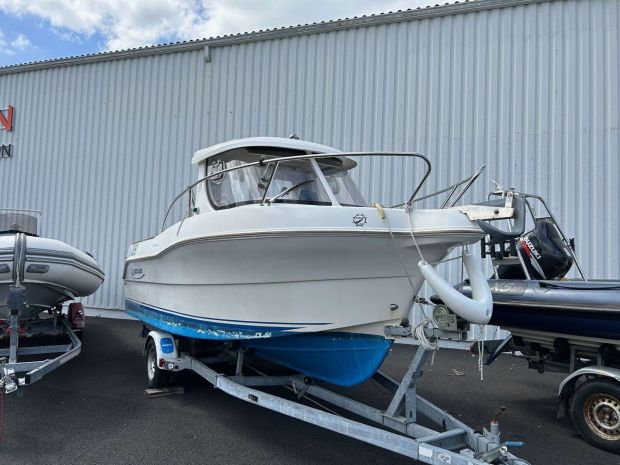 QUICKSILVER 640 PILOTHOUSE